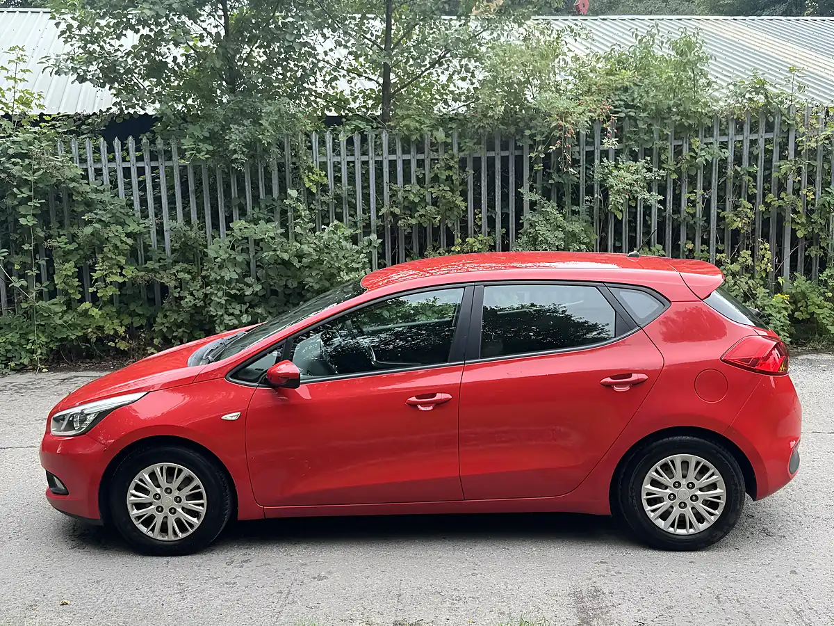 Used 2014 Kia Ceed 1 Red - Interior and Exterior details 7