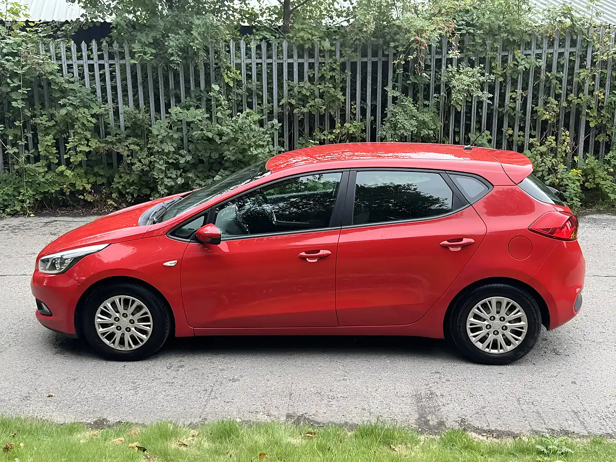 Used 2014 Kia Ceed 1 Red - Interior and Exterior details 9
