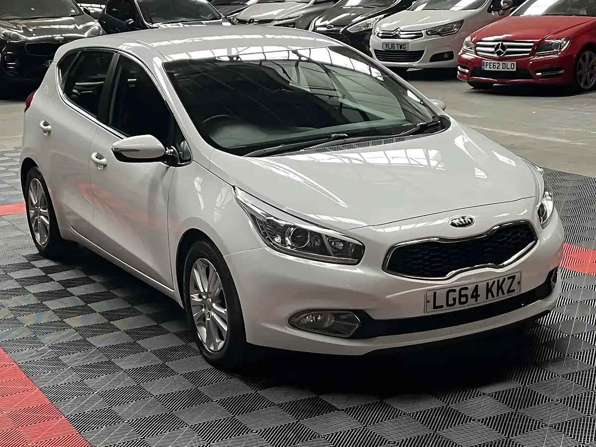 Used 2014 Kia Ceed 2 White - Front View