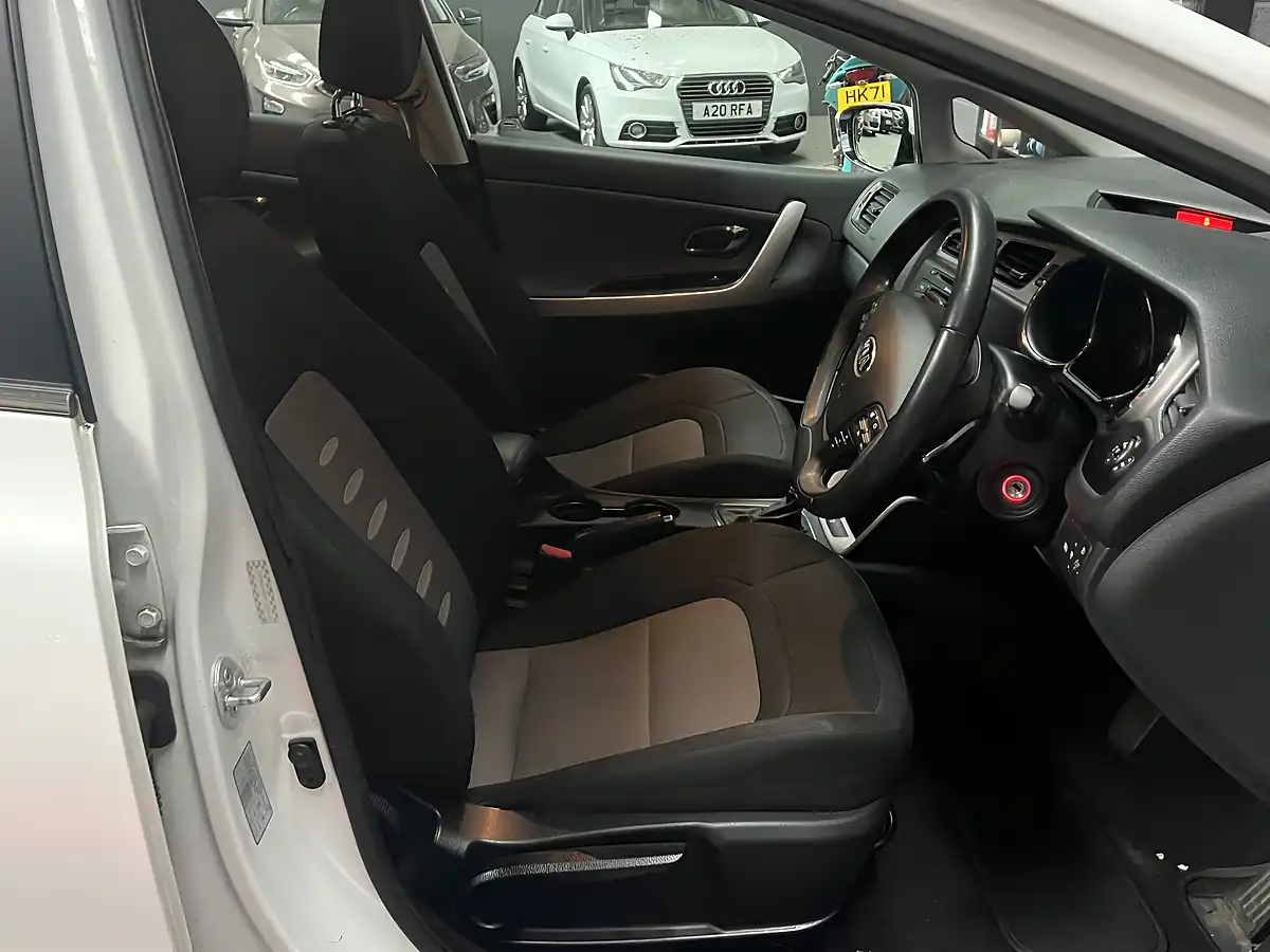 Used 2014 Kia Ceed 2 White - Interior and Exterior details 10