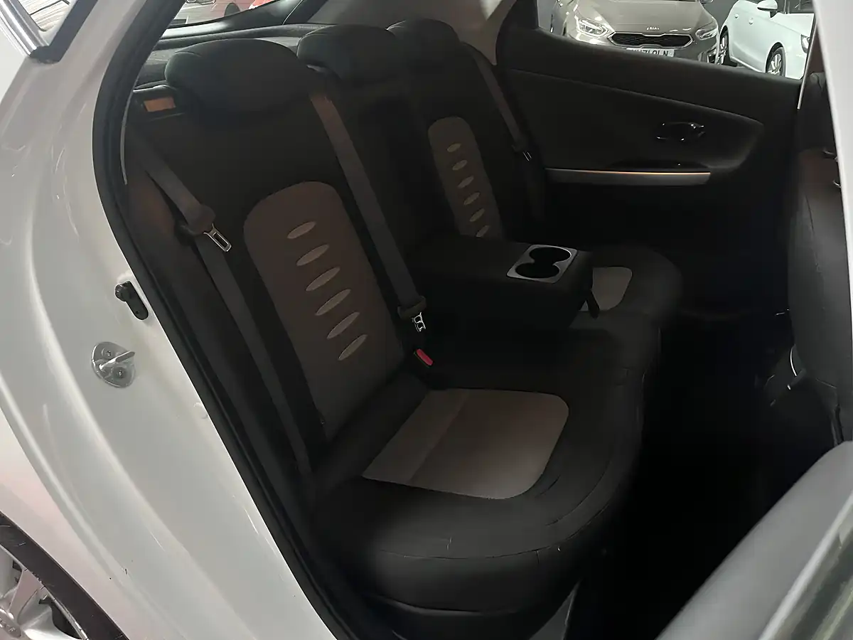 Used 2014 Kia Ceed 2 White - Interior and Exterior details 14