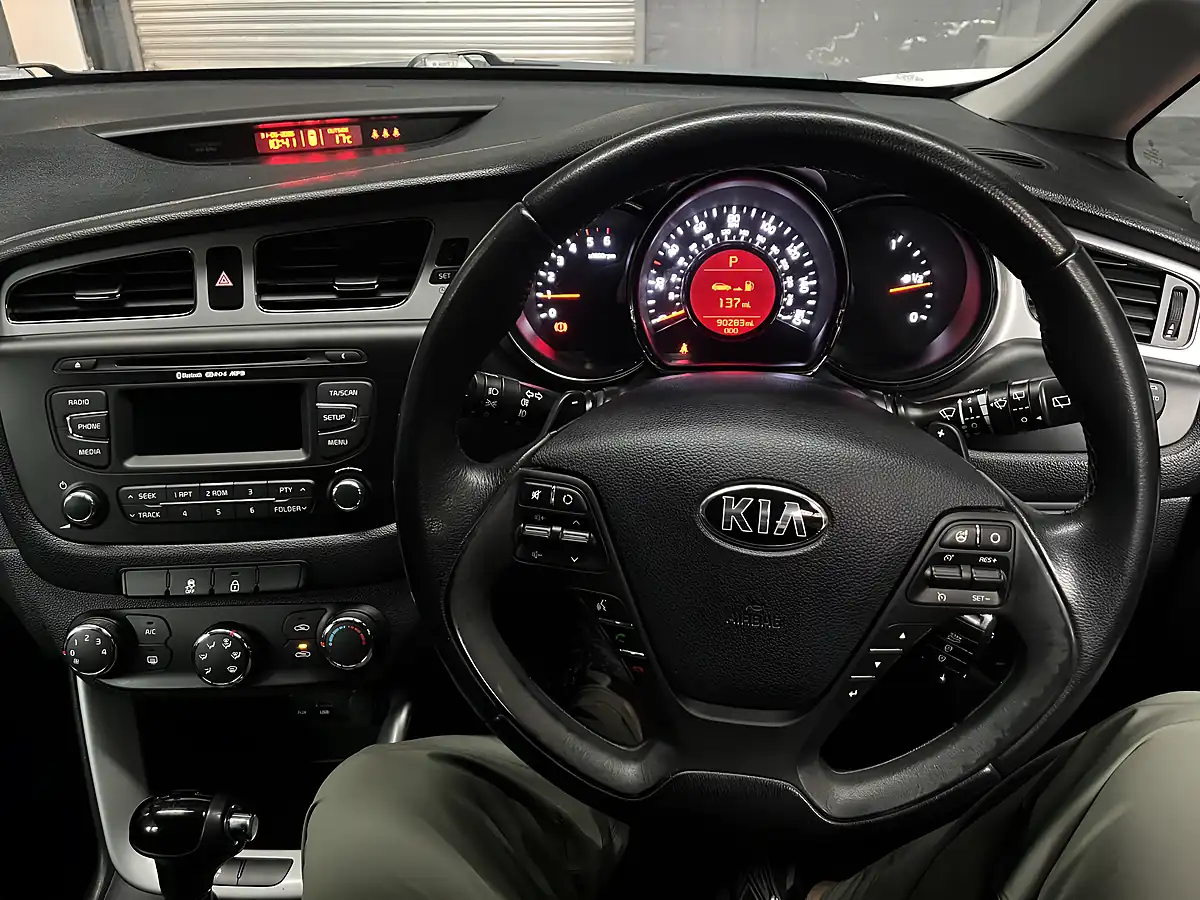 Used 2014 Kia Ceed 2 White - Interior and Exterior details 16