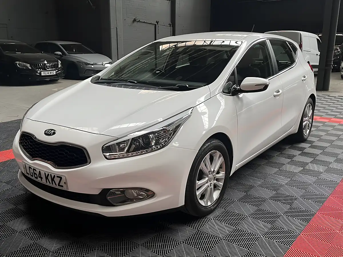 Used 2014 Kia Ceed 2 White - Interior and Exterior details 2