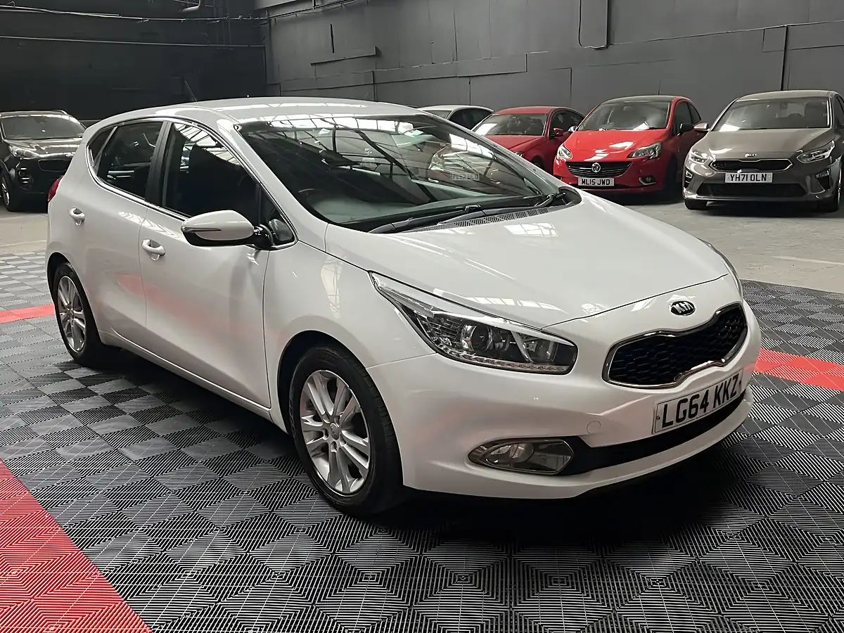 Used 2014 Kia Ceed 2 White - Interior and Exterior details 3