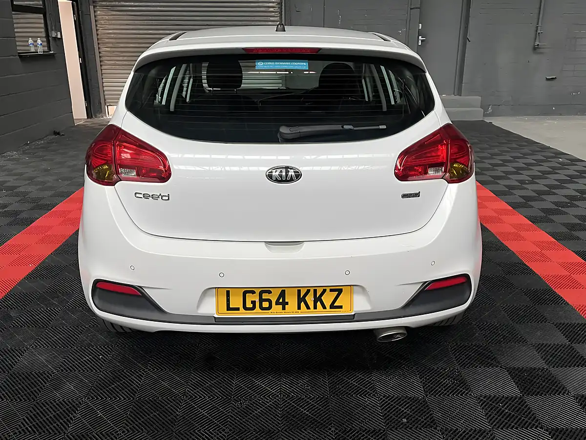 Used 2014 Kia Ceed 2 White - Interior and Exterior details 5