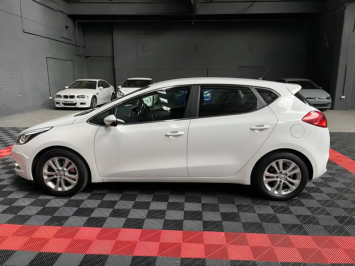 Used 2014 Kia Ceed 2 White - Interior and Exterior details 6