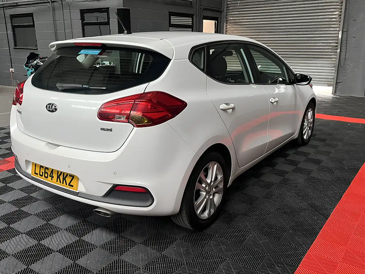 Used 2014 Kia Ceed 2 White - Interior and Exterior details 8