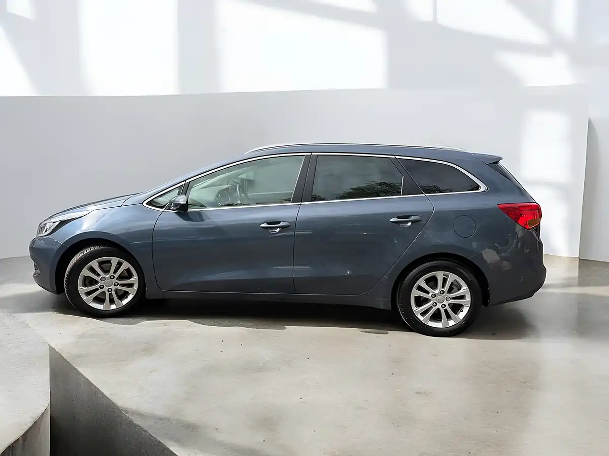 Used 2014 Kia Ceed 3 Sportswagon Blue - Interior and Exterior details 8