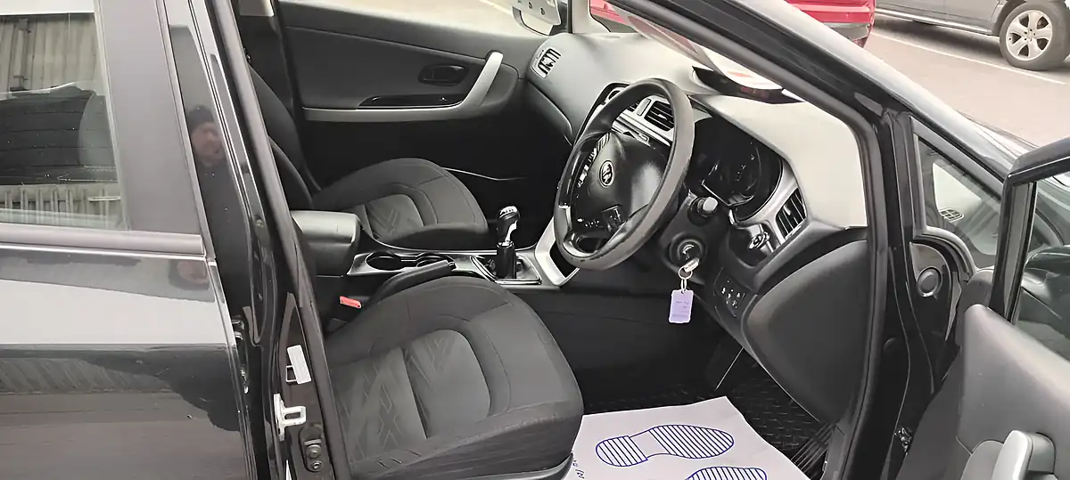 Used 2014 Kia Ceed Ecodynamics Black - Interior and Exterior details 9