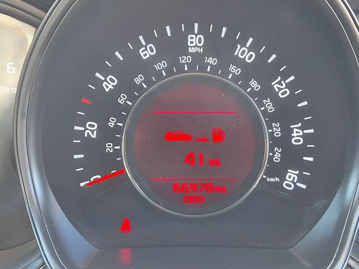 Used 2014 Kia Ceed VR7 Red - Interior and Exterior details 12