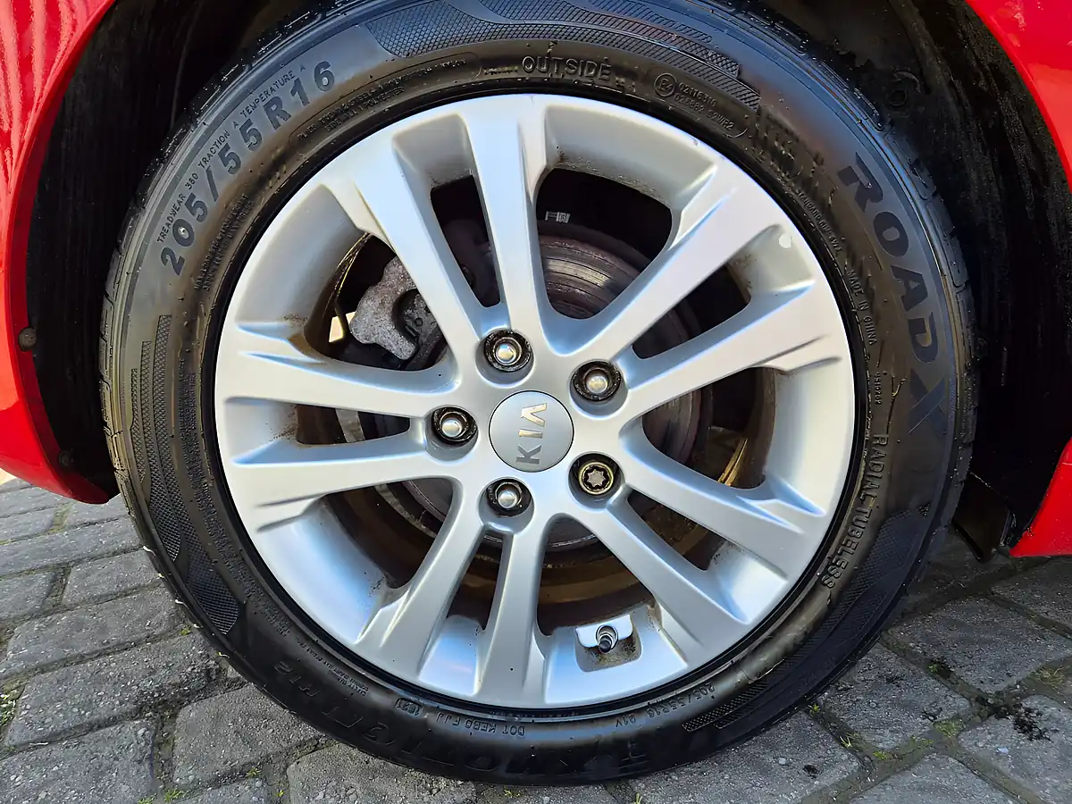 Used 2014 Kia Ceed VR7 Red - Interior and Exterior details 20