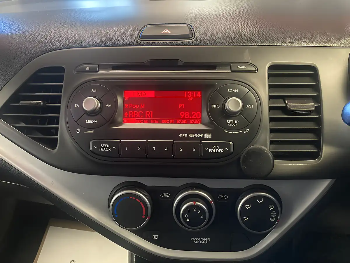 Used 2014 Kia Picanto 1 3DR White - Interior and Exterior details 12