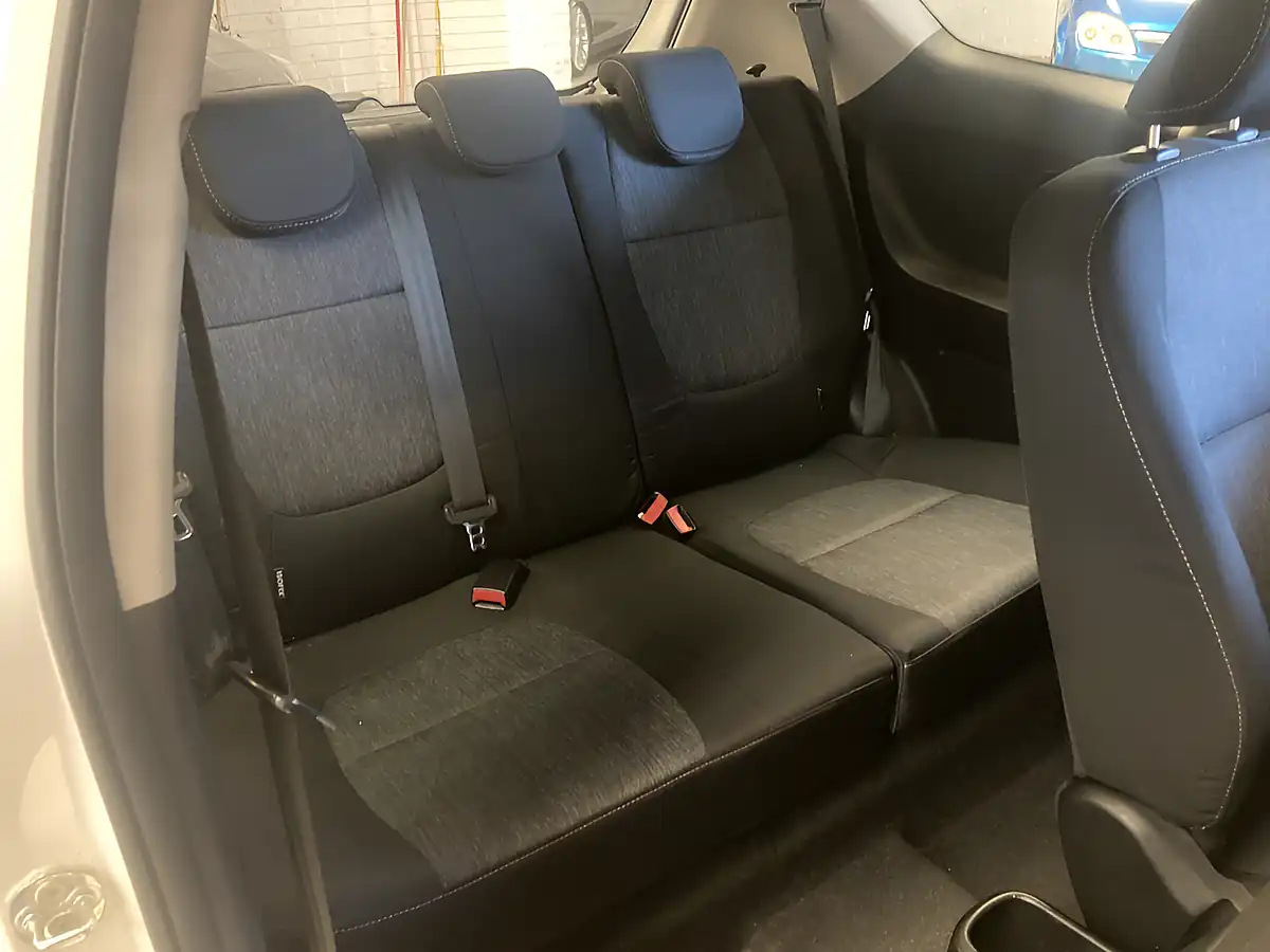 Used 2014 Kia Picanto 1 3DR White - Interior and Exterior details 14