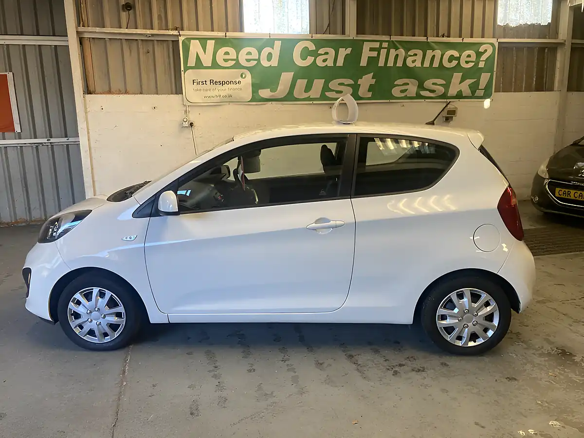 Used 2014 Kia Picanto 1 3DR White - Interior and Exterior details 8