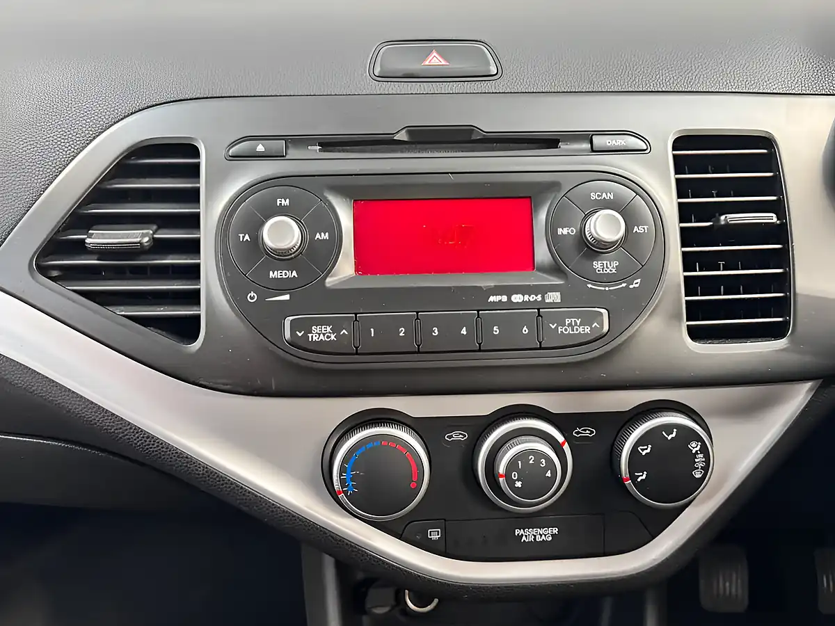 Used 2014 Kia Picanto 1 Black - Interior and Exterior details 16