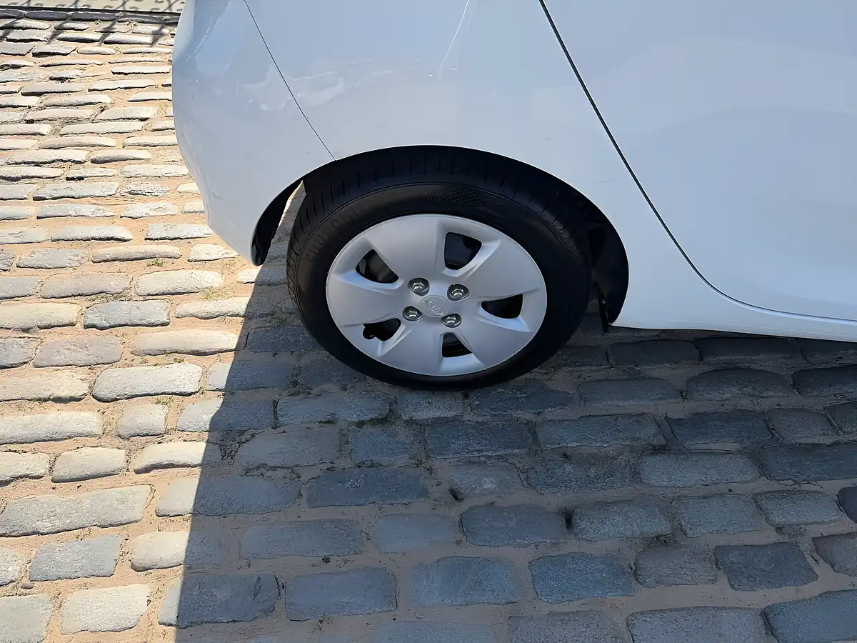 Used 2014 Kia Picanto 1 White - Interior and Exterior details 19