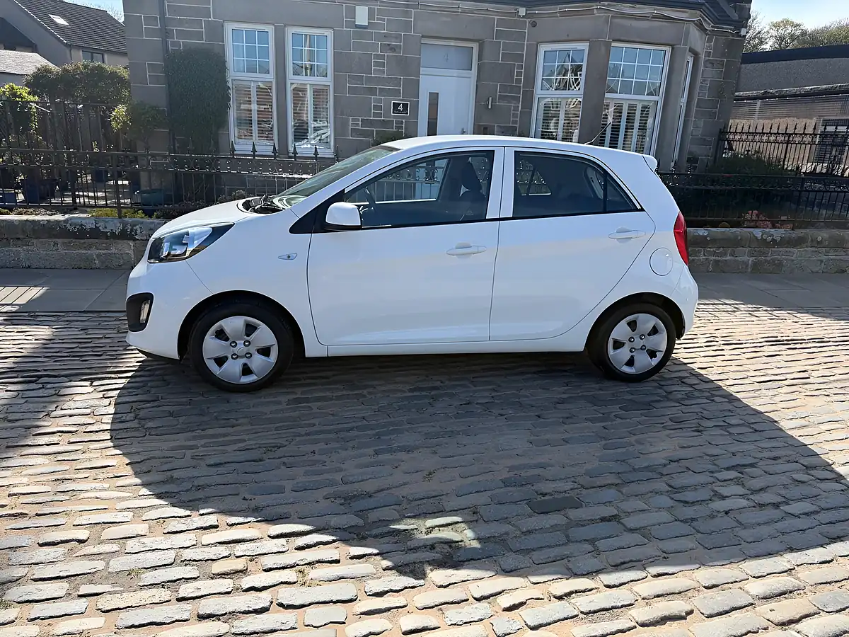 Used 2014 Kia Picanto 1 White - Interior and Exterior details 4