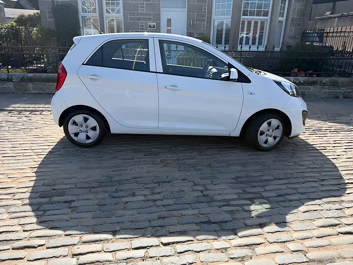 Used 2014 Kia Picanto 1 White - Interior and Exterior details 9