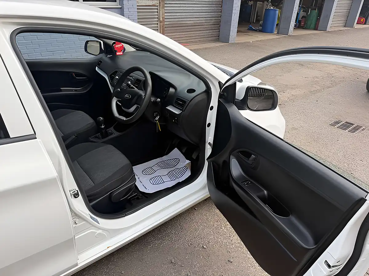 Used 2014 Kia Picanto 1 White - Interior and Exterior details 11