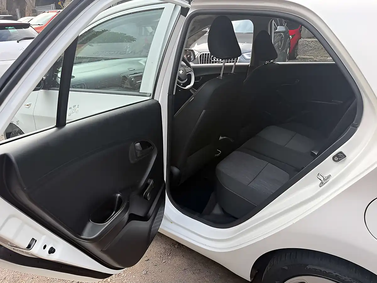 Used 2014 Kia Picanto 1 White - Interior and Exterior details 14