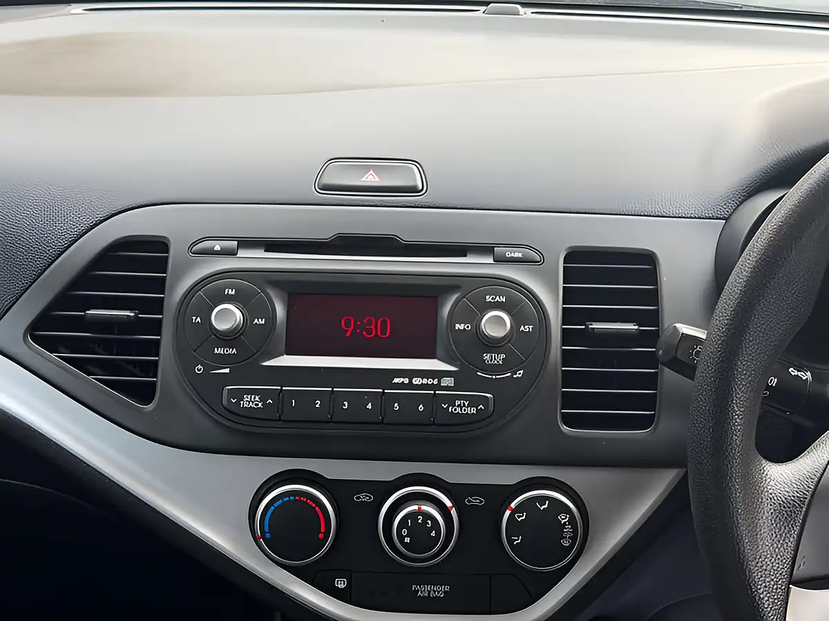 Used 2014 Kia Picanto 1 White - Interior and Exterior details 19