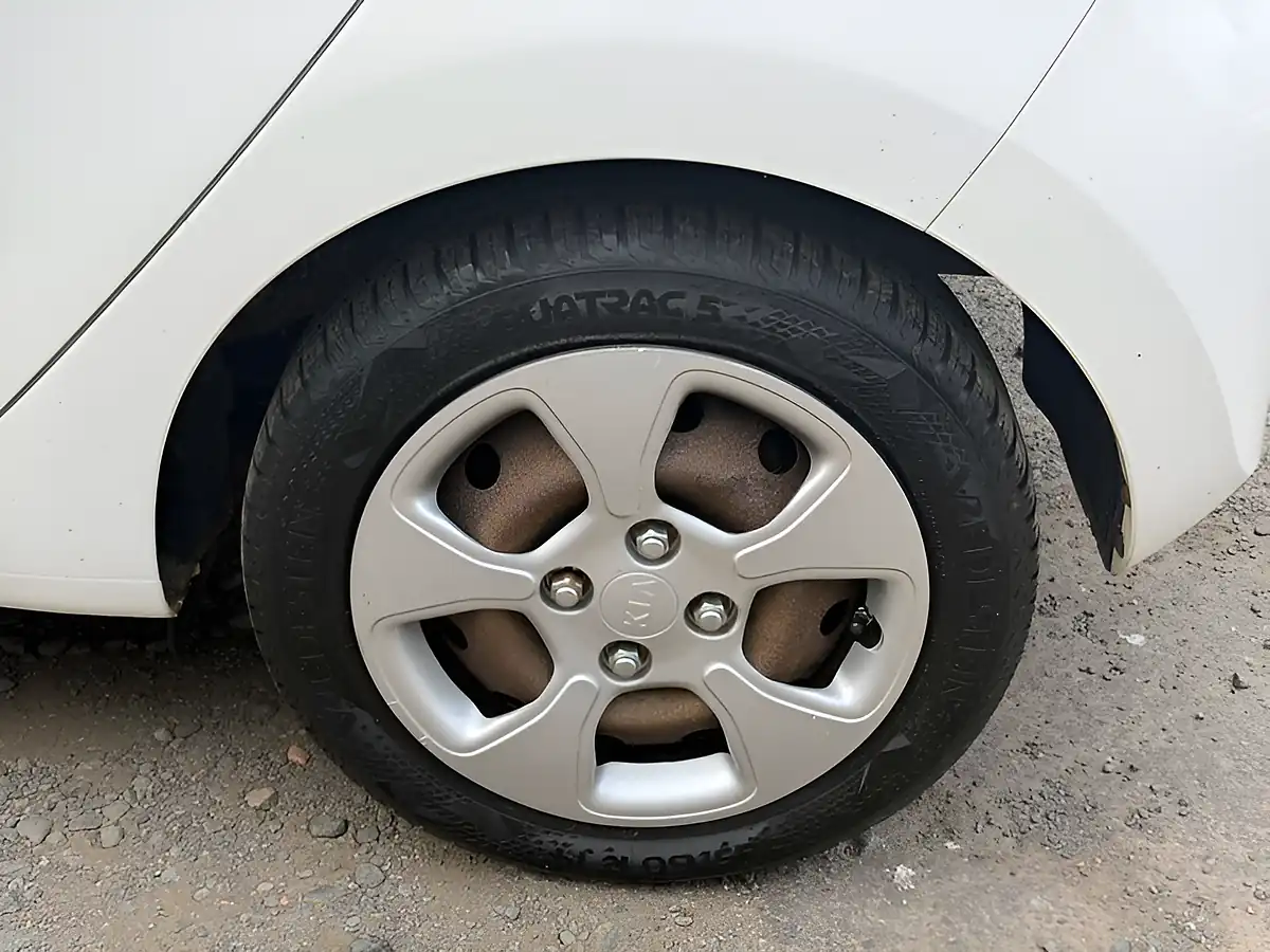 Used 2014 Kia Picanto 1 White - Interior and Exterior details 9