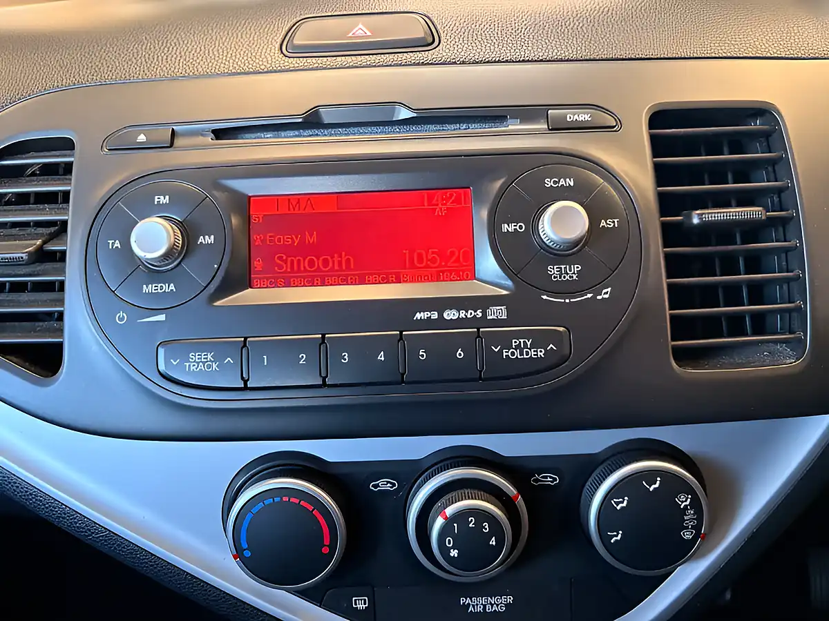 Used 2014 Kia Picanto 1 White - Interior and Exterior details 11