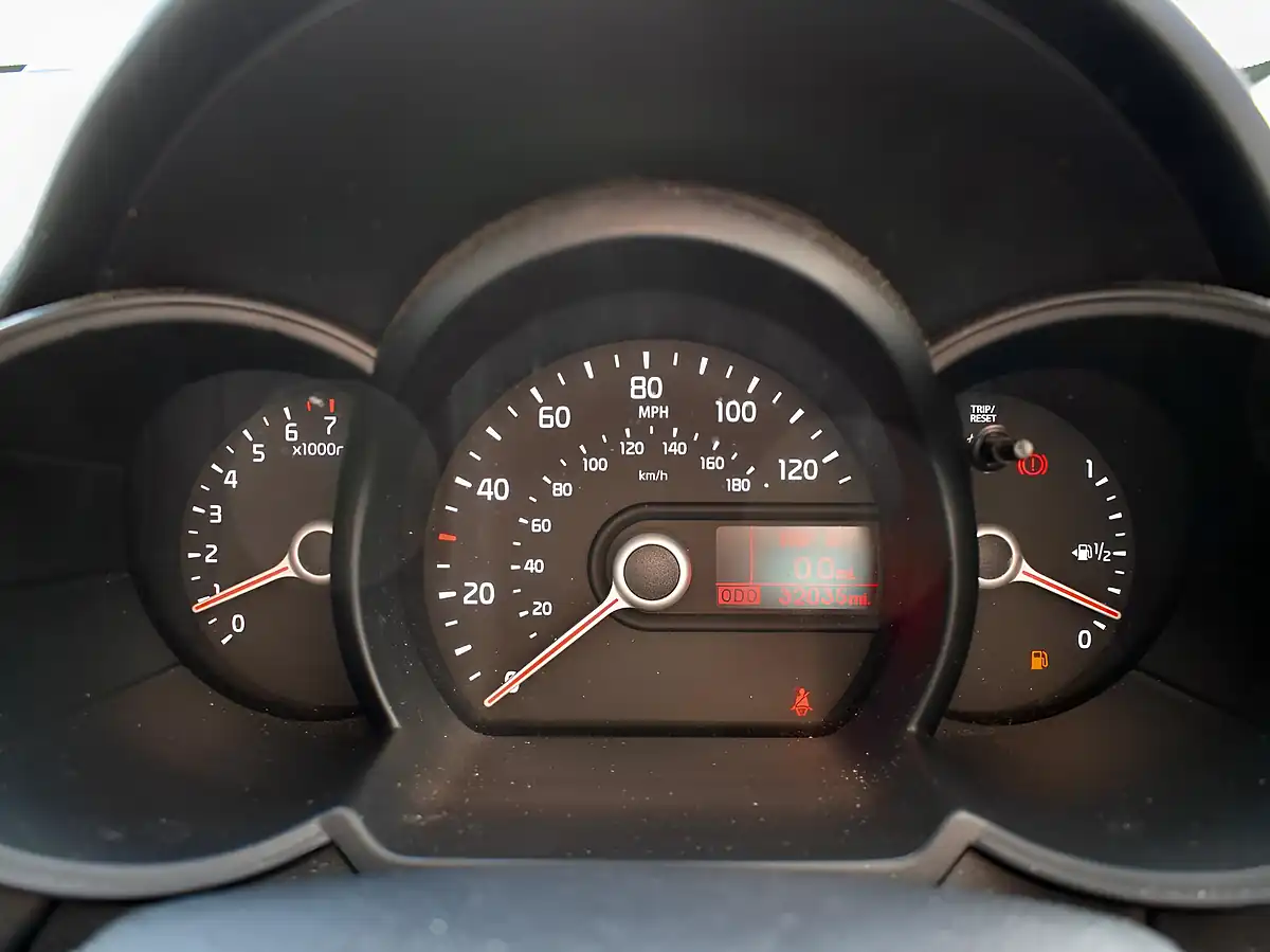 Used 2014 Kia Picanto City Euro 5 3dr Silver - Interior and Exterior details 10