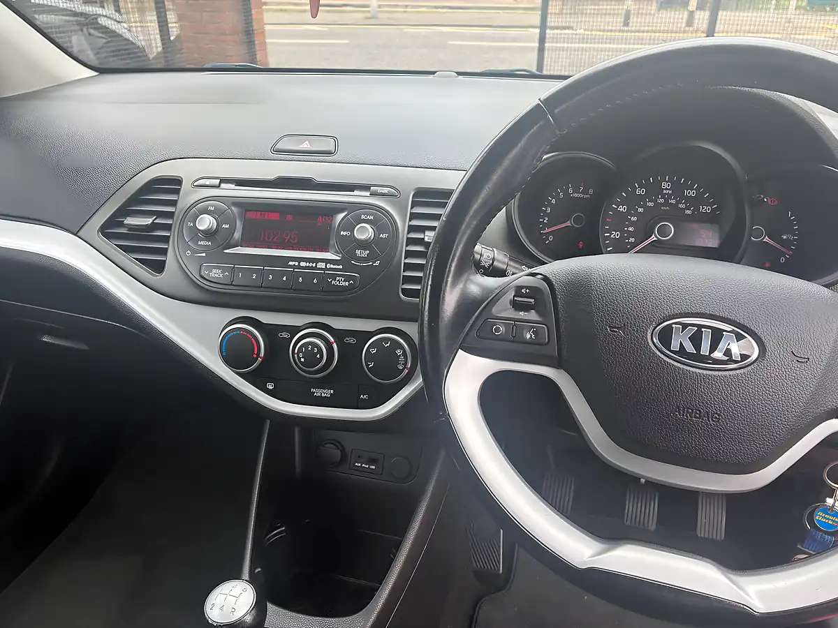 Used 2014 Kia Picanto VR7 Red - Interior and Exterior details 10