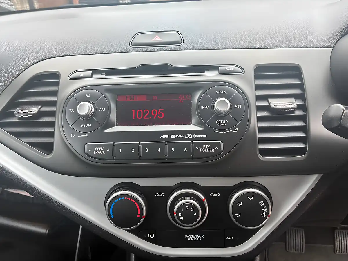 Used 2014 Kia Picanto VR7 Red - Interior and Exterior details 11