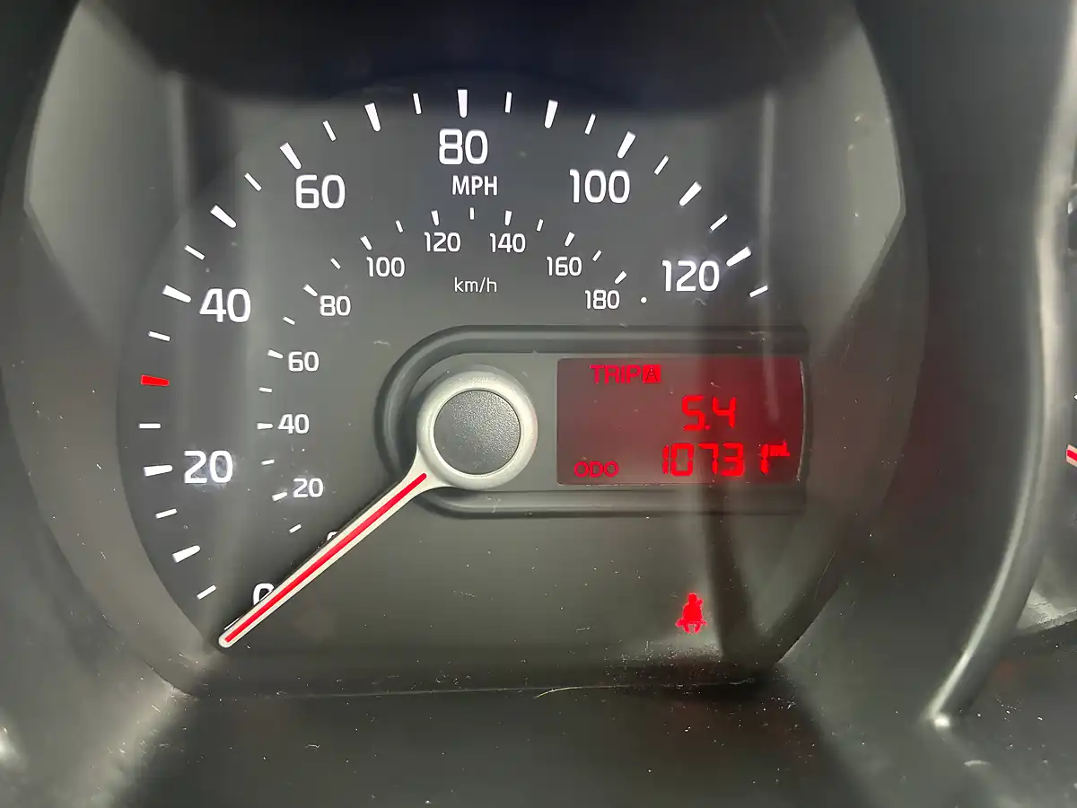 Used 2014 Kia Picanto VR7 Red - Interior and Exterior details 12