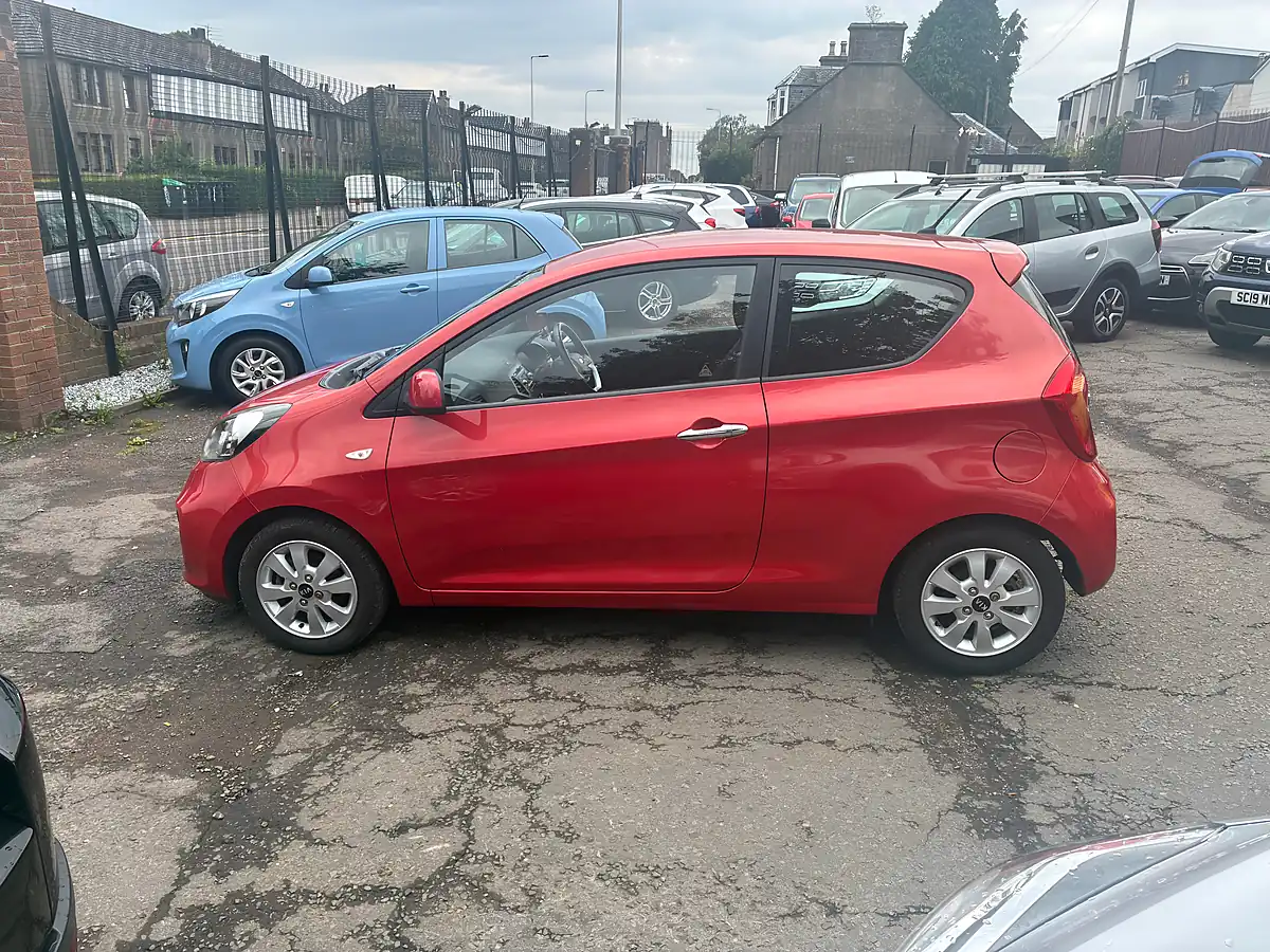 Used 2014 Kia Picanto VR7 Red - Interior and Exterior details 6