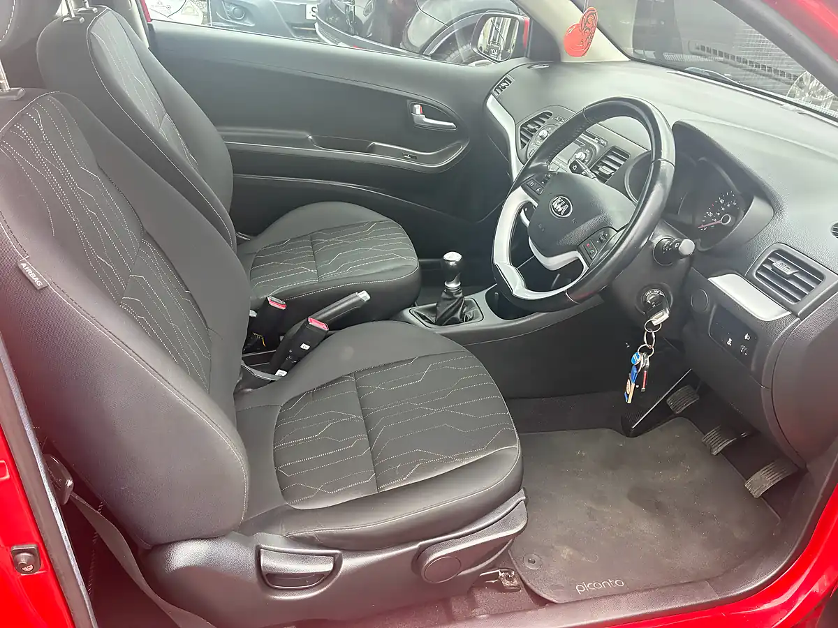 Used 2014 Kia Picanto VR7 Red - Interior and Exterior details 9