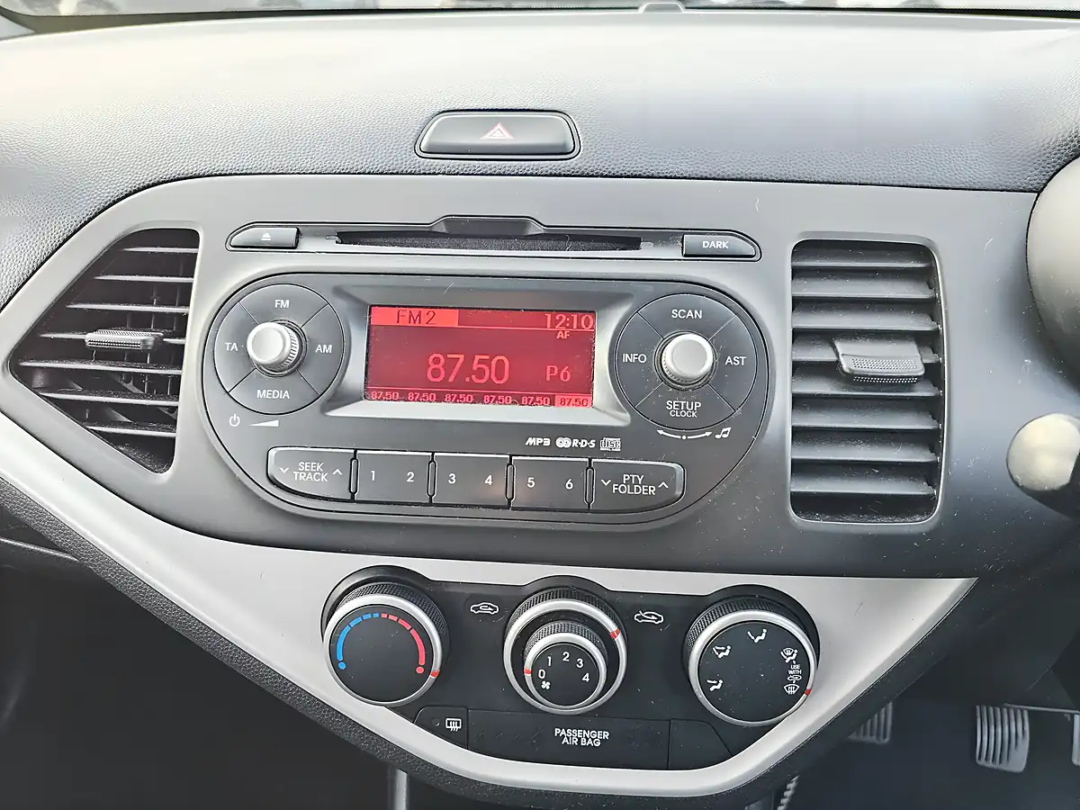 Used 2014 Kia Picanto White - Interior and Exterior details 11