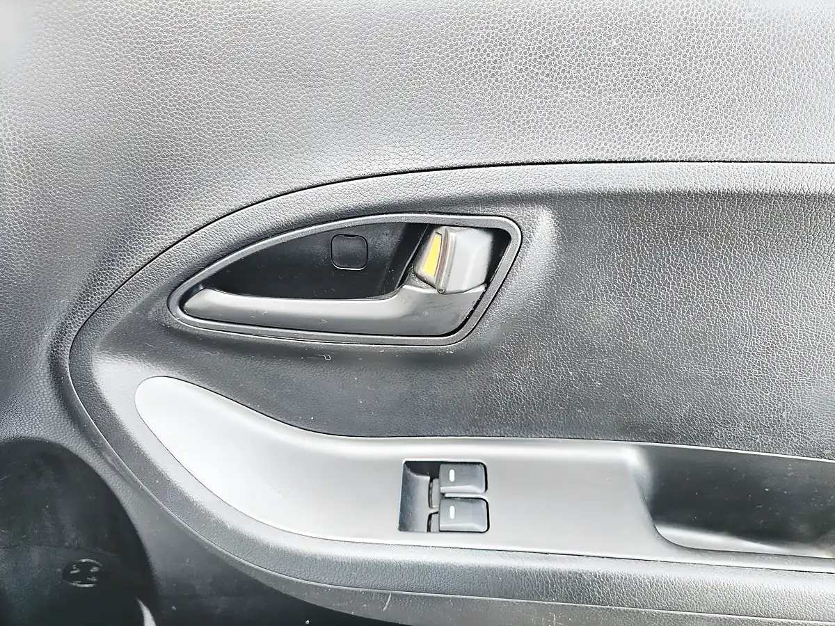 Used 2014 Kia Picanto White - Interior and Exterior details 13