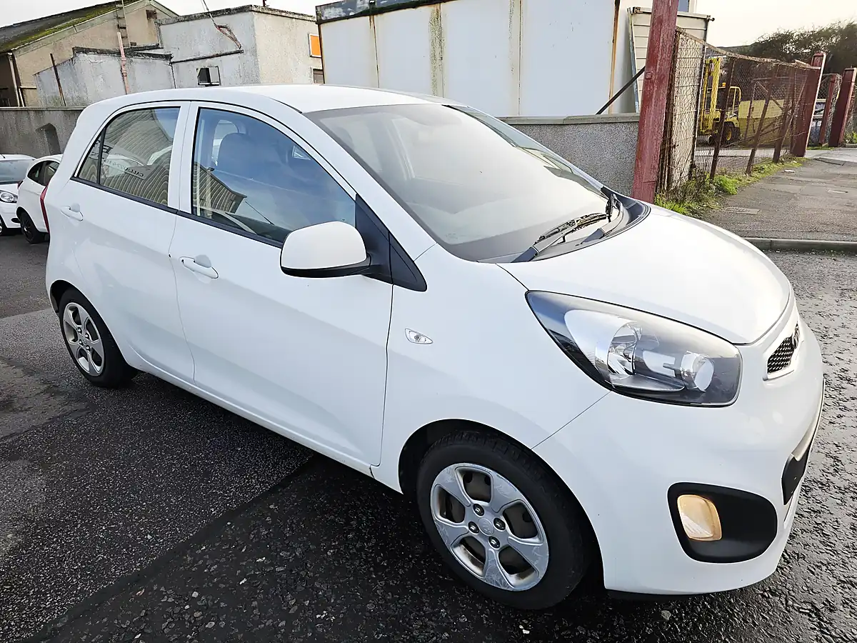 Used 2014 Kia Picanto White - Interior and Exterior details 6