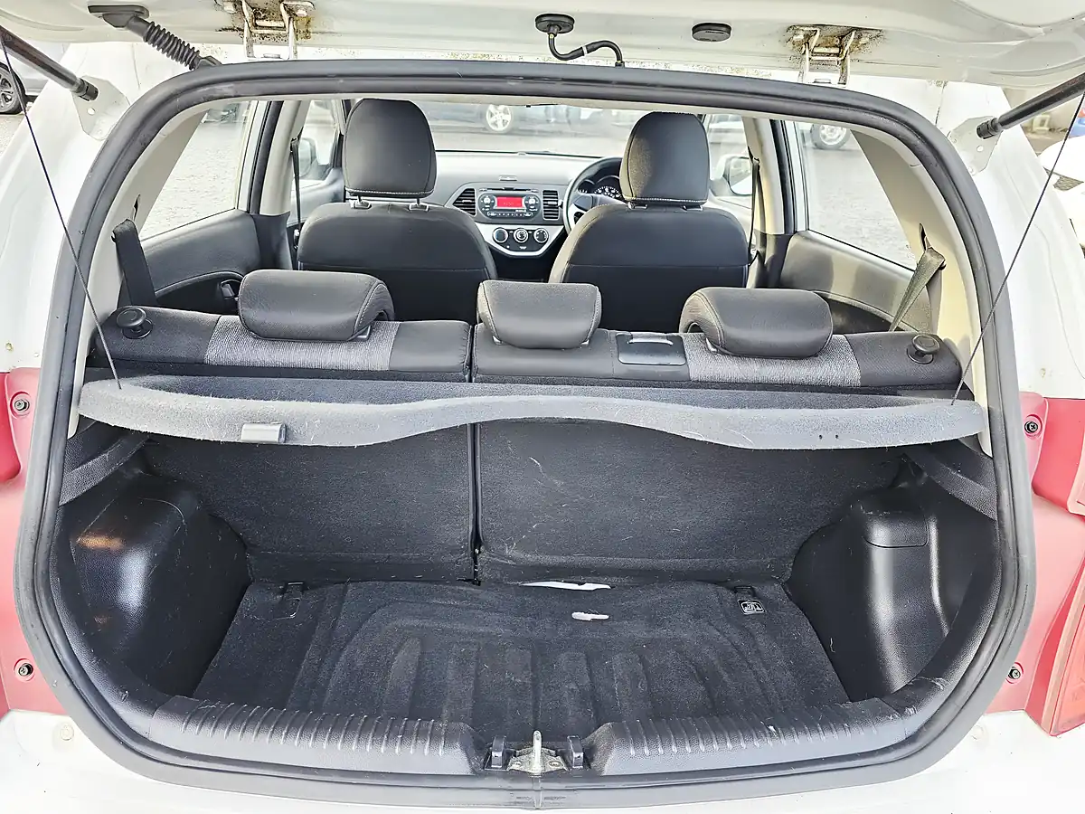 Used 2014 Kia Picanto White - Interior and Exterior details 7