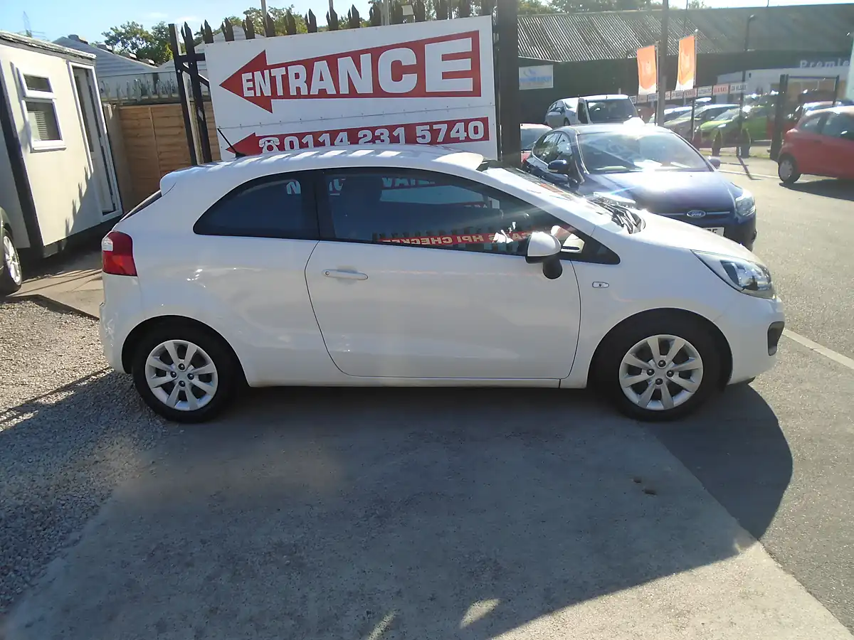 Used 2014 Kia Rio 1 White - Interior and Exterior details 6