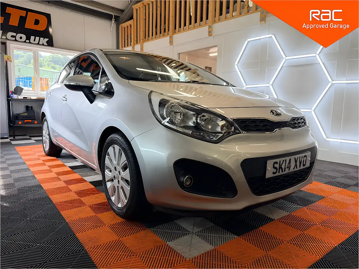 Used 2014 Kia Rio 2 Silver - Front View