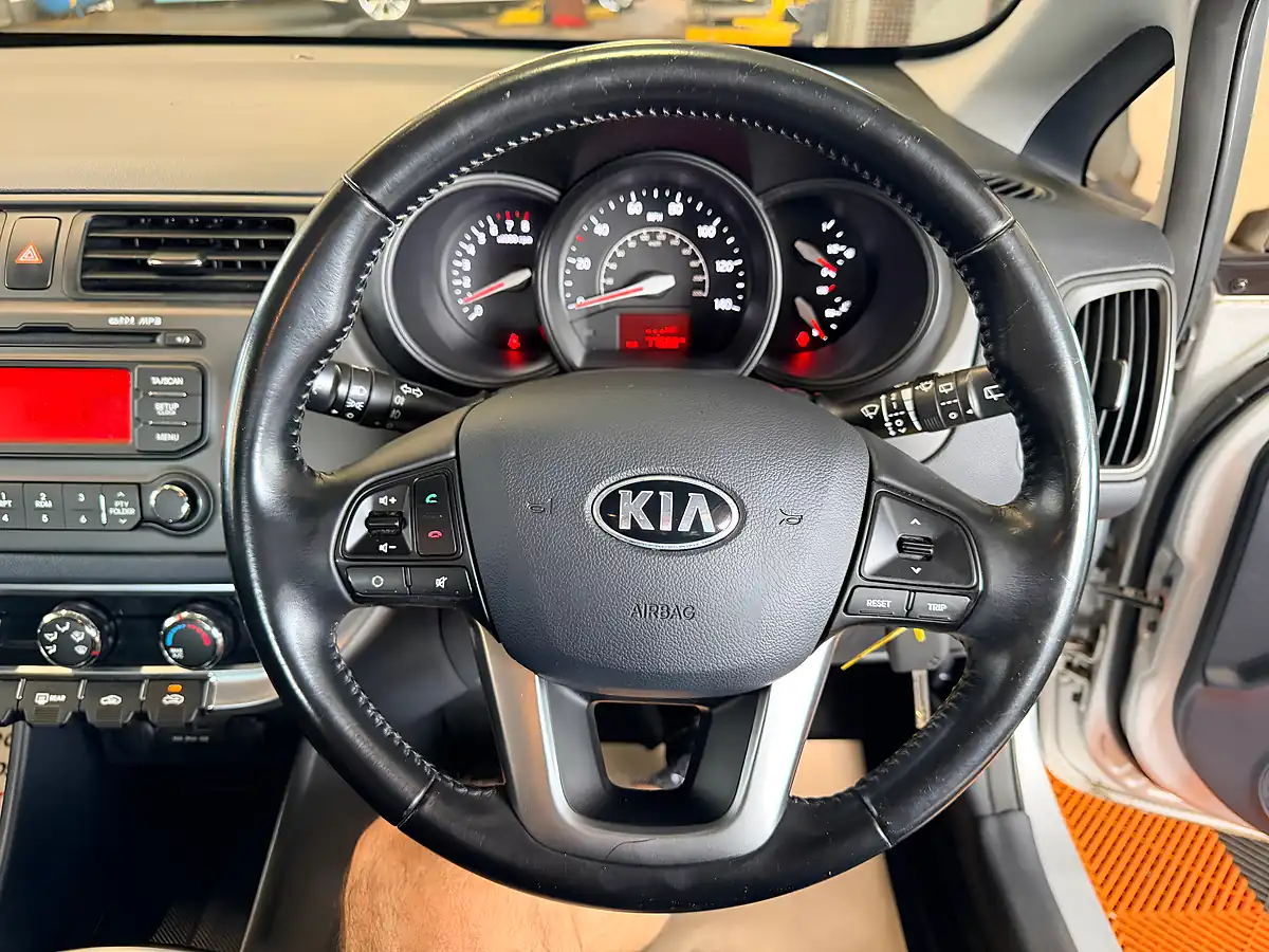 Used 2014 Kia Rio 2 Silver - Interior and Exterior details 13