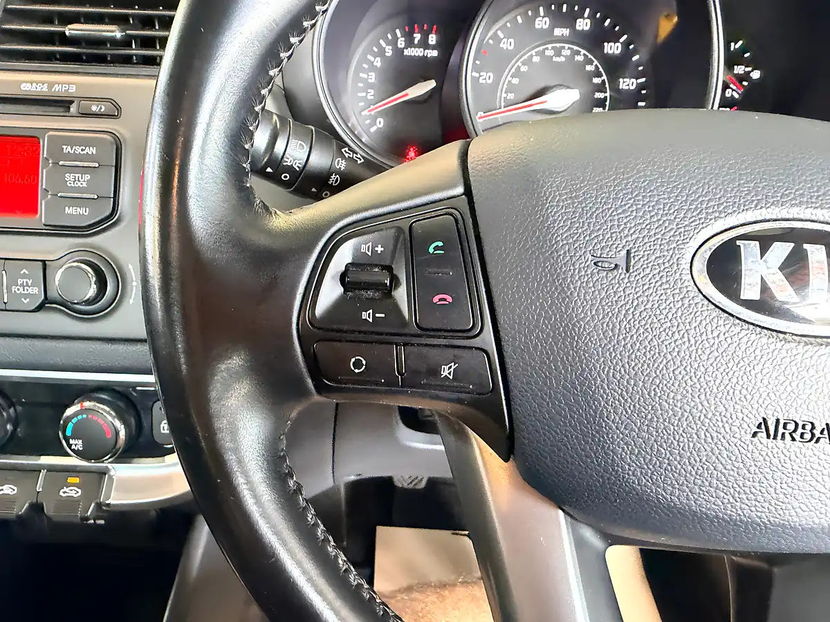Used 2014 Kia Rio 2 Silver - Interior and Exterior details 14
