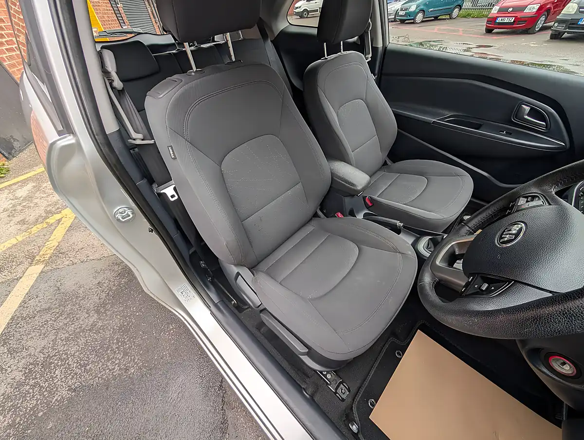 Used 2014 Kia Rio 2 Silver - Interior and Exterior details 10