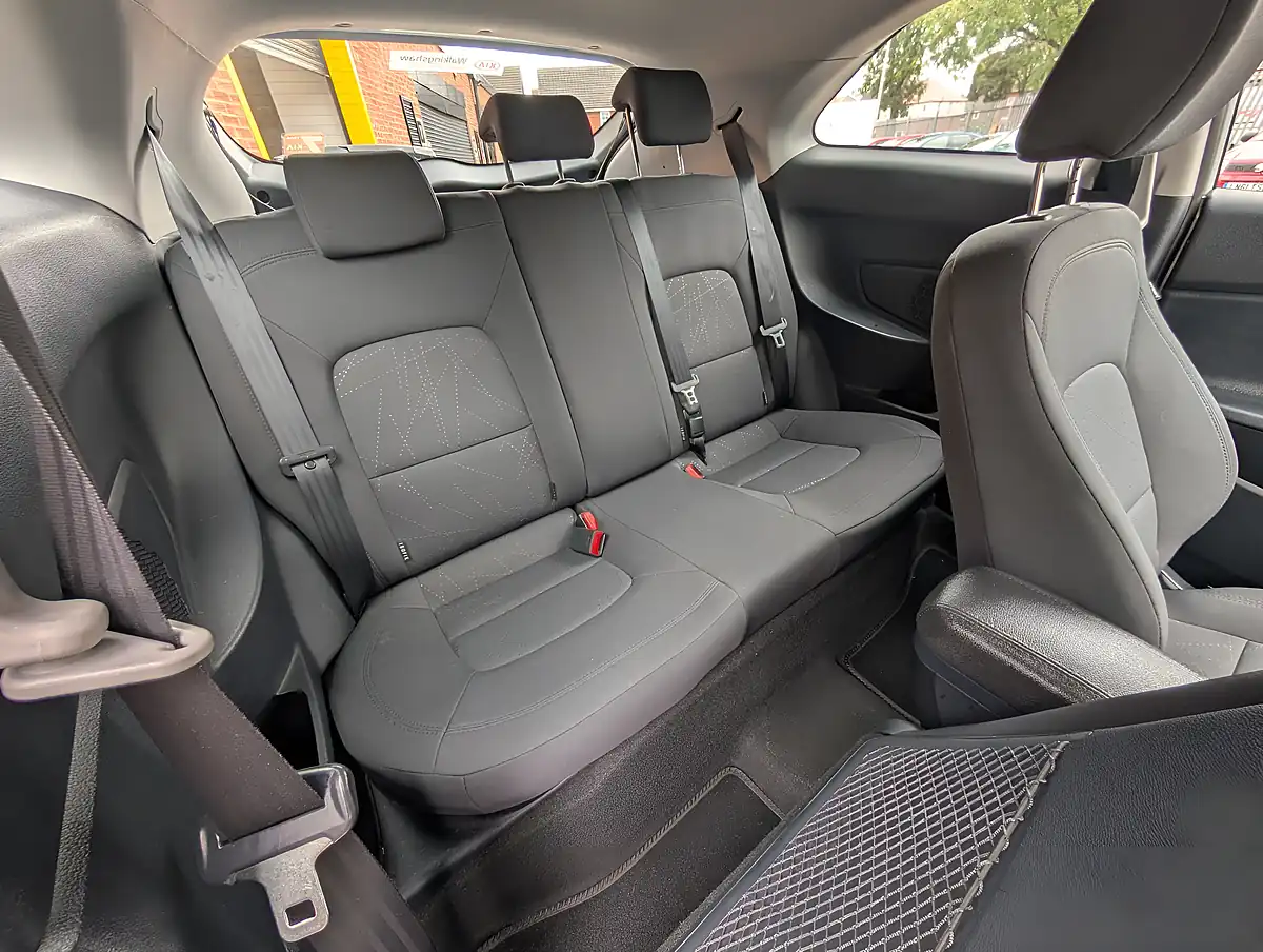 Used 2014 Kia Rio 2 Silver - Interior and Exterior details 12