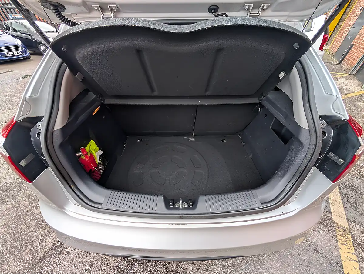 Used 2014 Kia Rio 2 Silver - Interior and Exterior details 13