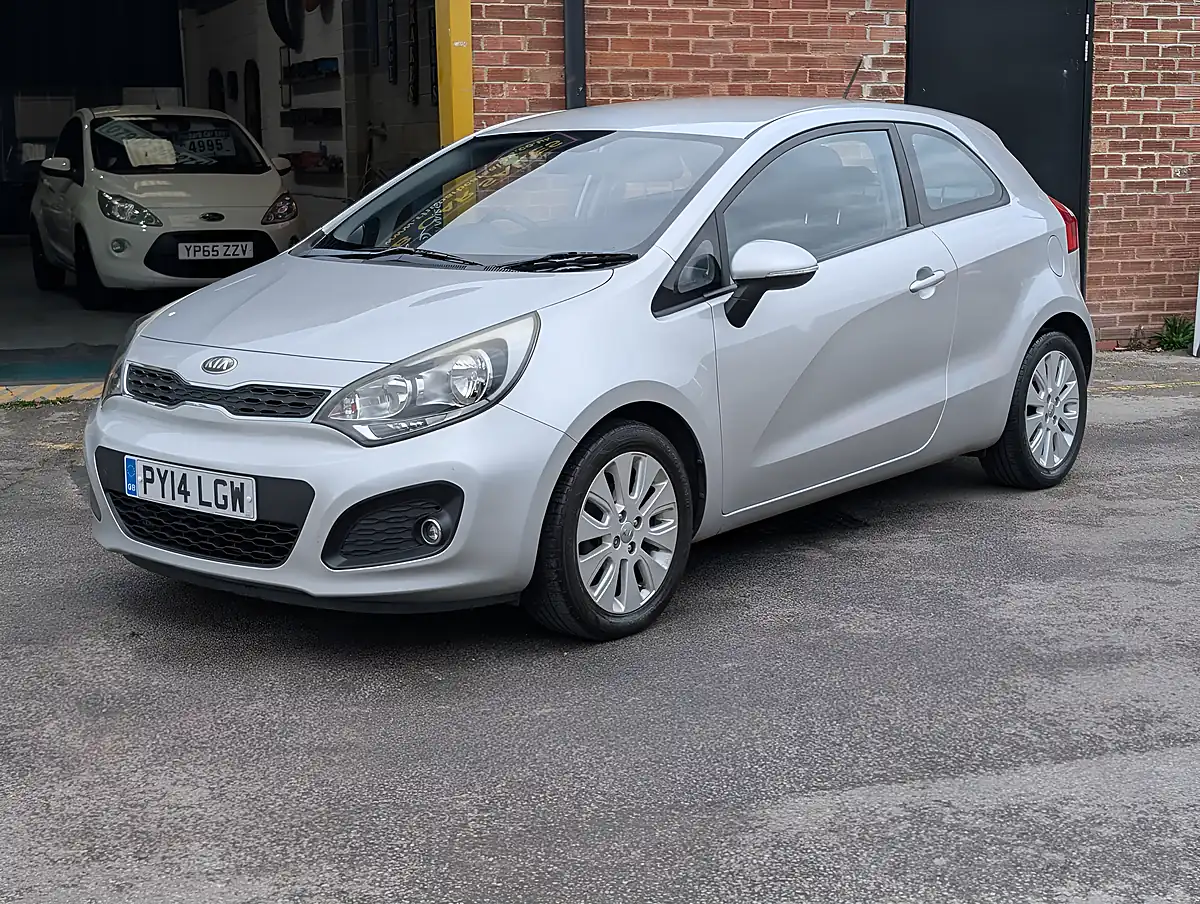 Used 2014 Kia Rio 2 Silver - Interior and Exterior details 2