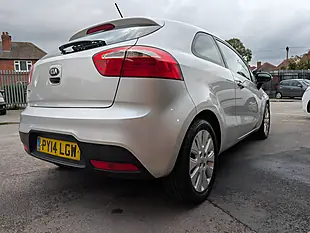 Used 2014 Kia Rio 2 Silver - Interior and Exterior details 4