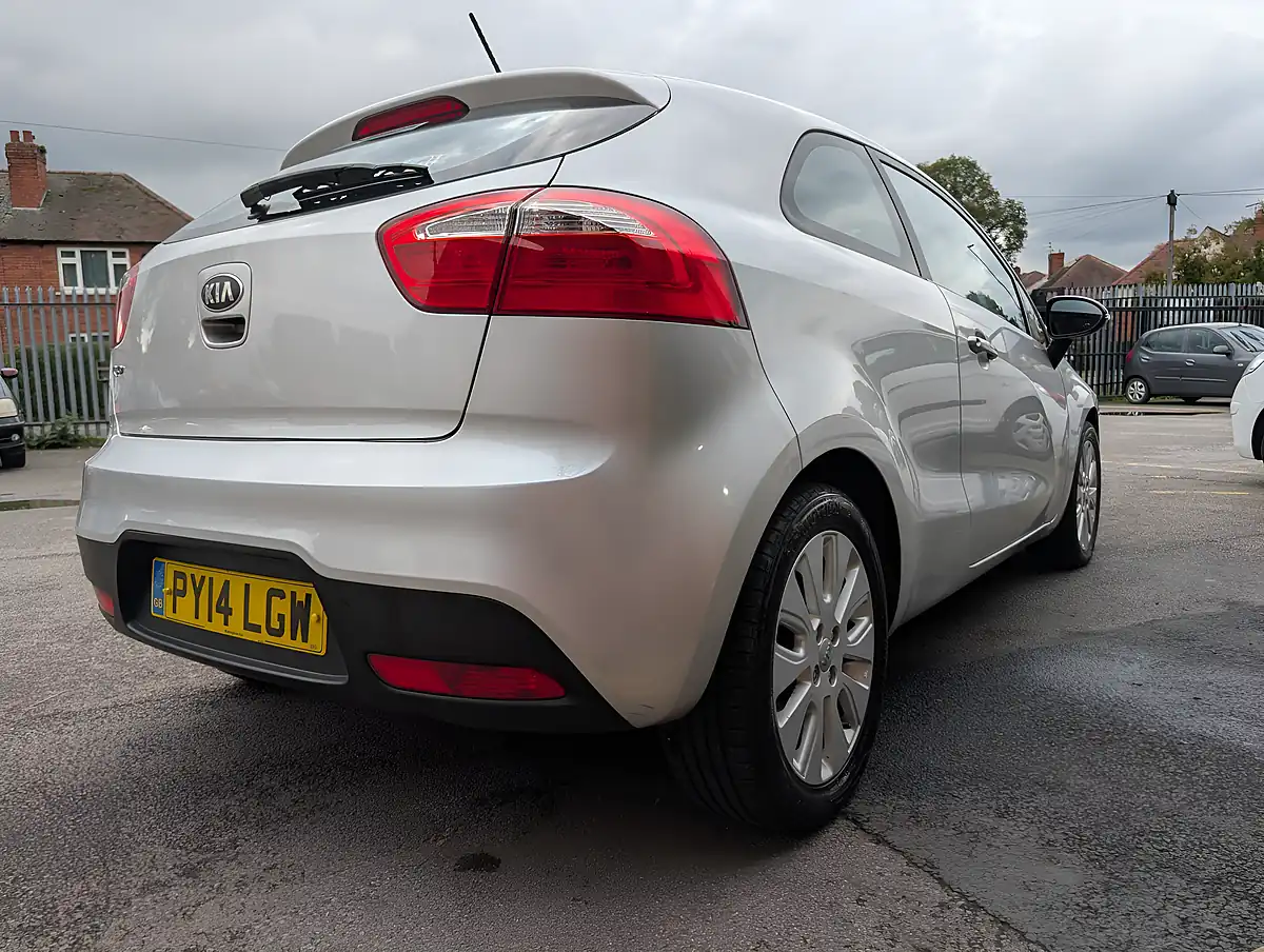 Used 2014 Kia Rio 2 Silver - Interior and Exterior details 4