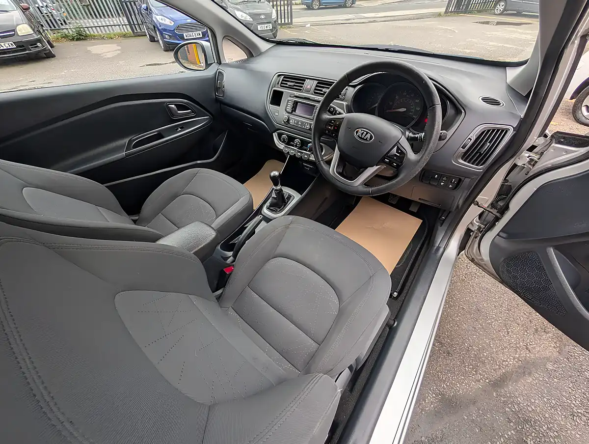 Used 2014 Kia Rio 2 Silver - Interior and Exterior details 9