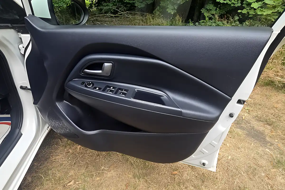 Used 2014 Kia Rio 3 White - Interior and Exterior details 14