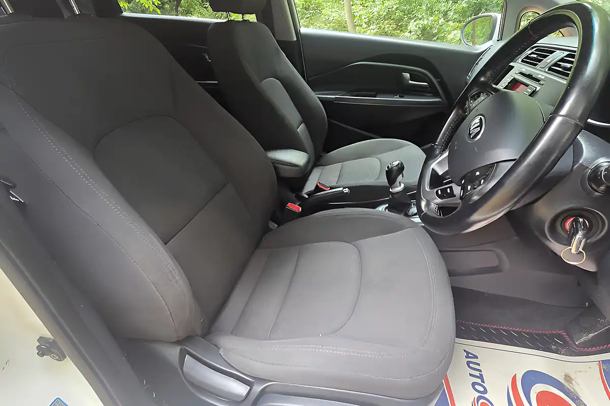Used 2014 Kia Rio 3 White - Interior and Exterior details 15
